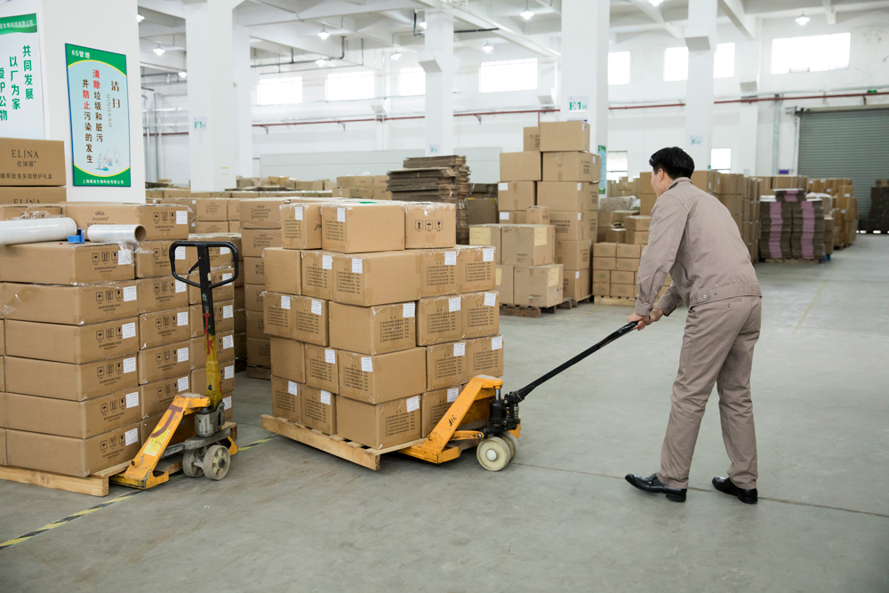 freight forwarding warehouse in China handling export cargo
